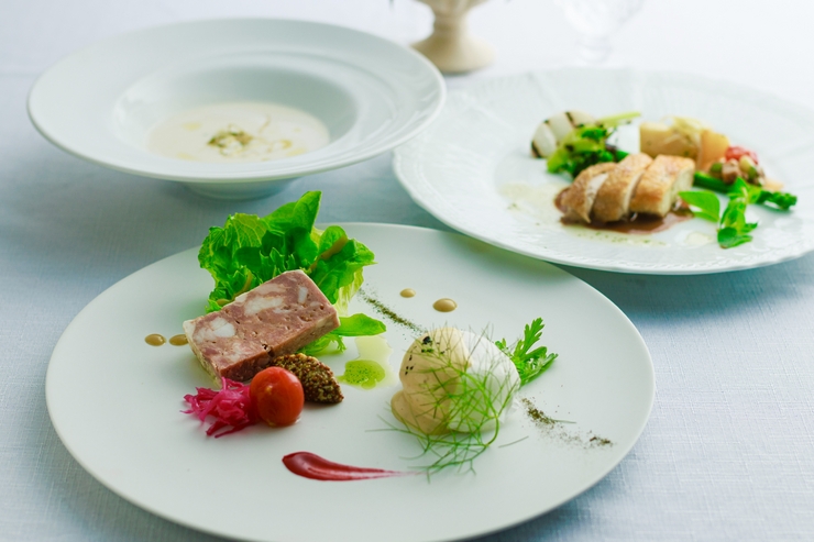 Weekday-only hospitality plan: Wednesday, Thursday, and Friday (not available on public holidays)