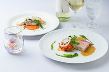 四季彩りエクスプレスコースにミニケーキをセットしております。大切な方との特別な日にご利用ください。