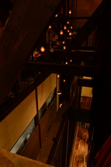 華やかなコースメニューと極上ワインを楽しむひとときを。