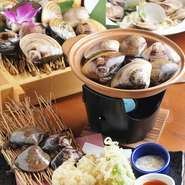 桑名市は、はまぐりが獲れる日本で数少ない漁場です。尚且つ、桑名のはまぐりは身は大きく育ち、柔らかいのが特徴。そんな天然はまぐりの定番料理から創作料理まで数多くを取り揃えています。