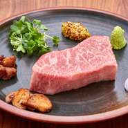 お値段は仕入れの肉質（A5.、A4)サイズ（150g～200g）によって変わります。 沖縄で一番の和牛です。