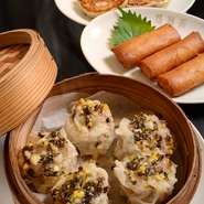 手作り点心は、使用している材料は全て国産もの。料理に使用している水にもこだわり、一品一品心をこめておつくりしております。