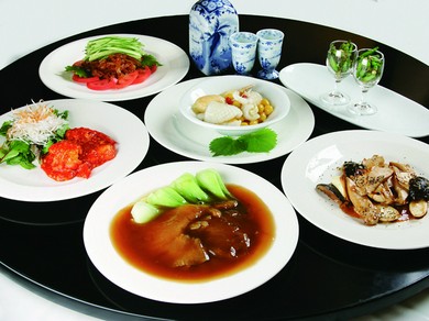 セレクトディナーコースでお二人の特別な日をお過ごしください。