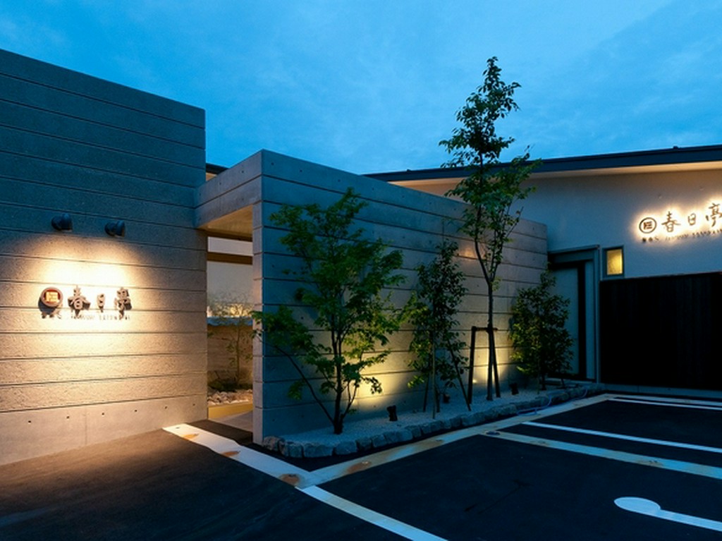 地魚中心の逸品料理、自家製そばを取り入れたお店です