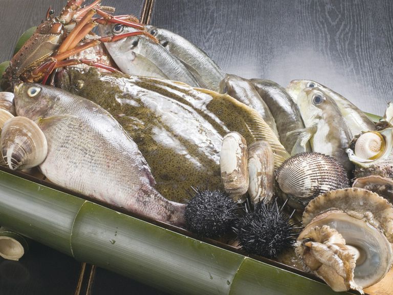 市場や漁師から仕入れる新鮮食材!!