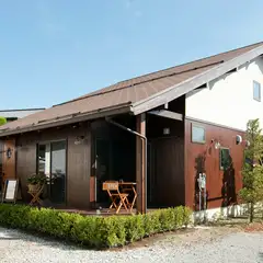 外から見ると、一軒家そのものの店舗