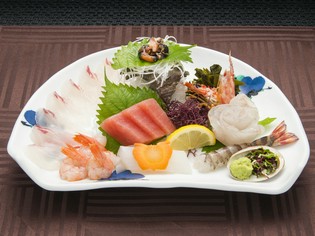 鹿児島近海で獲れる鮮度抜群の旬の味『天然地魚の刺し身盛り』