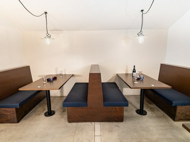 炭火焼の肉料理や釜焼きピザなど、本場イタリアンの味を堪能