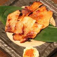 伊勢神宮の神饌として伊勢では古くから親しまれてきたサメ肉の干物。
