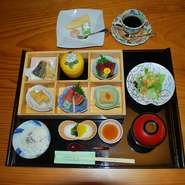 料理長イチオシ　　旬の食材を確かな腕で調理しました。　　詳しくは、スタッフまで