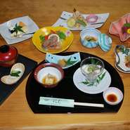 ご法事・ご祝辞・ご宴会等におすすめ。四季折々の、お料理をコースで堪能。