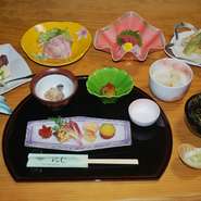 材料を厳選し、素材の持ち味を活かした当店自慢の懐石料理です。