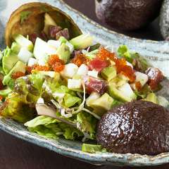 海鮮とアボカドのネバネバサラダ