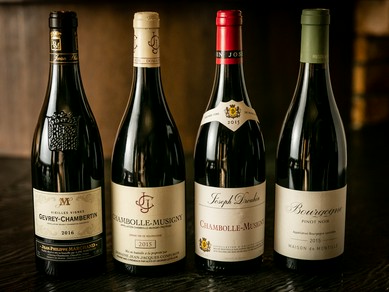 華やかな料理合わせたい、豊富なワインのラインナップ