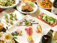 色とりどりのオードブル取り合わせ、アヒージョ、ピッツアなど、シェフのこだわりが所々に詰まったプラン