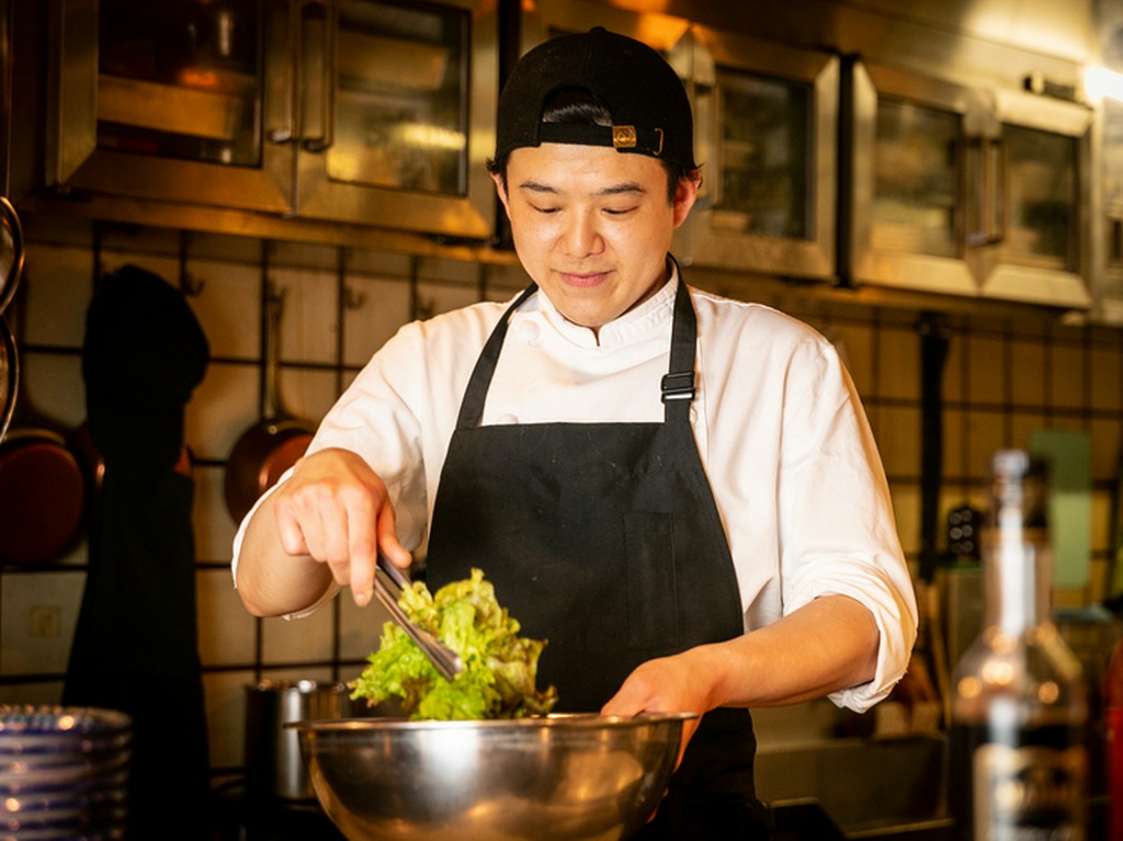 リラックスできる空間と温かい笑顔でゲストをお出迎え