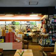 お土産処では、淡路島の特産品を多数そろえています。旅の思い出にぜひお立ち寄りしてみたはいかがですか？