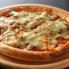 炭火チキンとチーズが絶妙。‘ふんわり’‘もっちり’の本格ピザ
