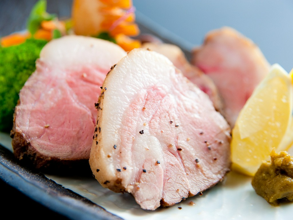 名物「宮崎県ととろ豚の真空調理うたげ焼き　肩ロース肉250g」