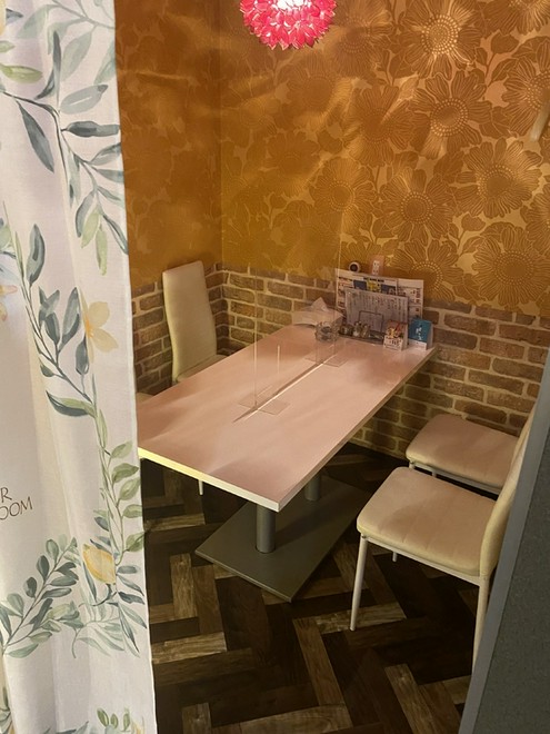 少人数で予約できる個室がある