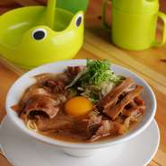 スープがさめないように、玉子はお客さまに出す直前に。