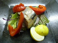 旬の地元食材の盛り合わせ※写真はある日の前菜盛り合わせです。