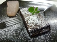 ある日のデザート、チョコレートケーキと冬瓜のデザートです。内容は当日スタッフにお尋ねください。