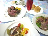 はなイチオシのフルコースです。ステーキはフィレとサーロインの両方をお楽しみいただけます。