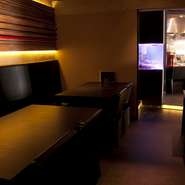 座り心地の良いソファ席のほか、個室も用意している【HANAICHI　871】。この極上の空間で、大事な人と特別な時間を過ごすお客様も多いです。
