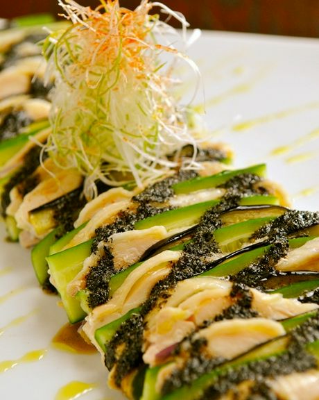 『鶏肉のミルフィーユ黒ごまソース』　※コース料理の一品
