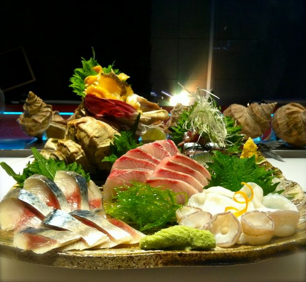 成田、築地で仕入れた鮮魚を厳選『刺身盛り合わせ』