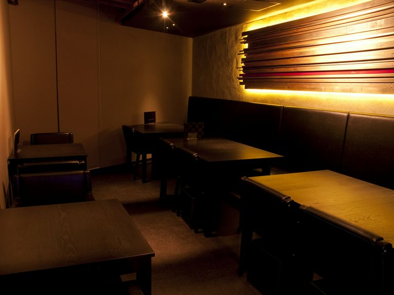 微かな緊張感と、ほどよい居心地の良さが同居する空間