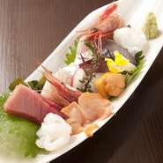 毎朝市場で仕入れる最旬な食材。オーナー自らの目利きで選ばれた上質な厳選食材は美味の一言に尽きる。