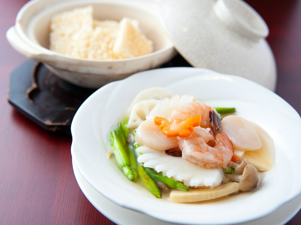 人気メニュー！　『海鮮おこげ』