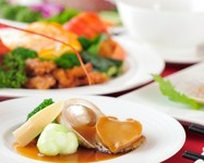 お目に鮮やかな豪華なフルコース、心身にご褒美にいかがでしょうか～？