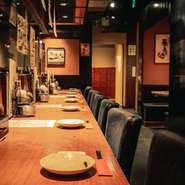 ゆったりできるカウンター席