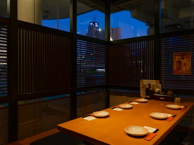 寛ぎの空間、掘りごたつ式の個室