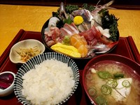 氷見漁港直送の新鮮なお造りとあら汁、富山産コシヒカリをご堪能ください！