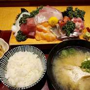 氷見漁港直送の新鮮なお造りとあら汁、富山産コシヒカリをご堪能ください！