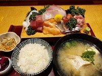 氷見漁港直送の新鮮なお造りとあら汁、富山産コシヒカリをご堪能ください！