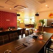 25名様以上の場合、貸し切りでご利用いただけます。楽しい時間をお過ごしください！飲み放題：お一人様120分制　コース代＋2,500円(10分ラストオーダー)　生ビールを含む130種類のドリンクが飲み放題となります。 