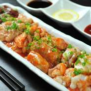 国産牛の部位だけ使用！　テッチャン・牛ホルモン・マルチョウ・ミノ・レバーの5種どれも絶品です。