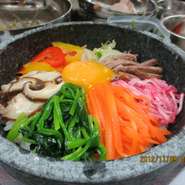 石焼ビビンバ　Stone-cooked Bibimbap
