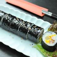 キンパ（韓国海苔巻）　Gimbap ( Korean Rice Roll)