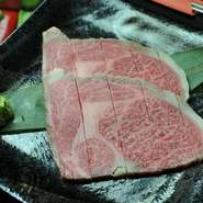 肩ロースとサーロインをつなぐ部位
Part that connects the chuck roll and sirloin