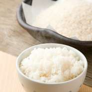 湖月亭ではヘルシーオーダーを実施。主食（ご飯、麺など）の量を調整できます。薄味への調整、柔らかめの調理、食べやすい大きさにカットすることも事前オーダーで可能です。なお、米は宮城県産米を使用しています。