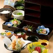 ＜先付・前菜・お刺身・揚げ物・わんこそば・御飯・味噌汁・香の物＞