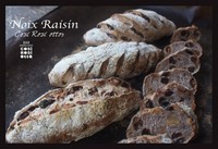 くるみとレーズンがたっぷり入ったパン。
薄くスライスして、お出しします。
生ハムやサラミ、チーズとも良く合います。