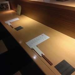 カウンター越しに見える風景…。特等席で楽しむ時間