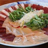 冬限定！【ジビエ料理堪能コース】では穴熊・猪・鹿・ツキノワグマなどのジビエ鍋が食べれます。
※詳しくはお気軽にお問い合わせ下さい。